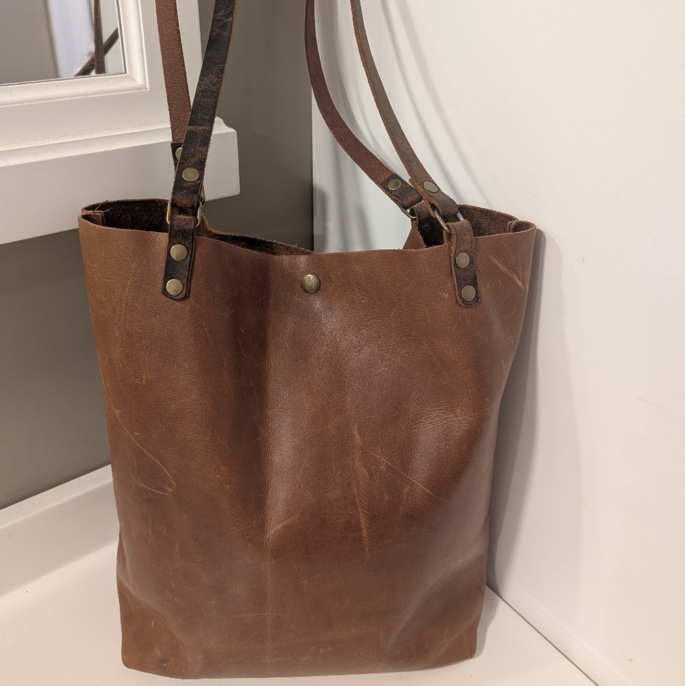 🤎EUC In Blue Genuine Smooth Distressed Look Leather Shoulder Tote Bag, Chocolat